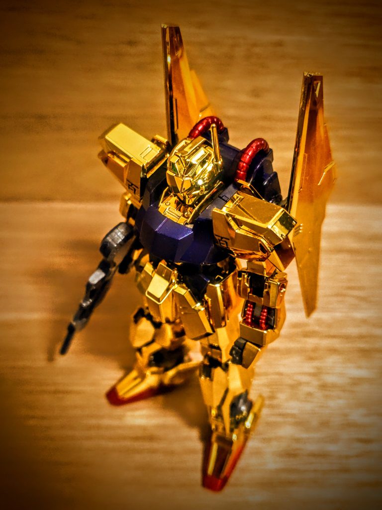 とかなんとか言いつつ、今回はここまで。私の中のひとつの傑作モデル、HGUCの百式でした。安心のクアトロさんの機体ですし、ガンダムタイプのスタイリングは安定感抜群、かつ変形は無いという私のようなヘッポコには優しい組立て構造もグッドです。一応時々再販はされているので、ショップ限定で少し高いですが、メッキ版のこちらがオススメのモデル。「重厚感」や「リアリティ」、「ミリタリーテイスト」を全て捨て、ただ美しい、それだけで魅せてくれる傑作キットです。ではまた。