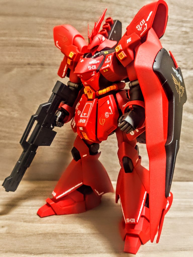 よく傑作だと言われているキットですが、確かに、これは傑作ですね。箱が大きいので身構えますが、それは一つ一つのパーツが大きいだけで意外とアッサリ組み上がります。まぁウチはいつものように簡単フィニッシュ、しかも塗装は今回は黒のみというスーパー手抜きです(笑)。フレーム等一部がABSなので、そこだけが危険ポイントでしょうか。とはいえ完成すると無茶苦茶大きいので、それだけでも嬉しくて満足感はハンパない。