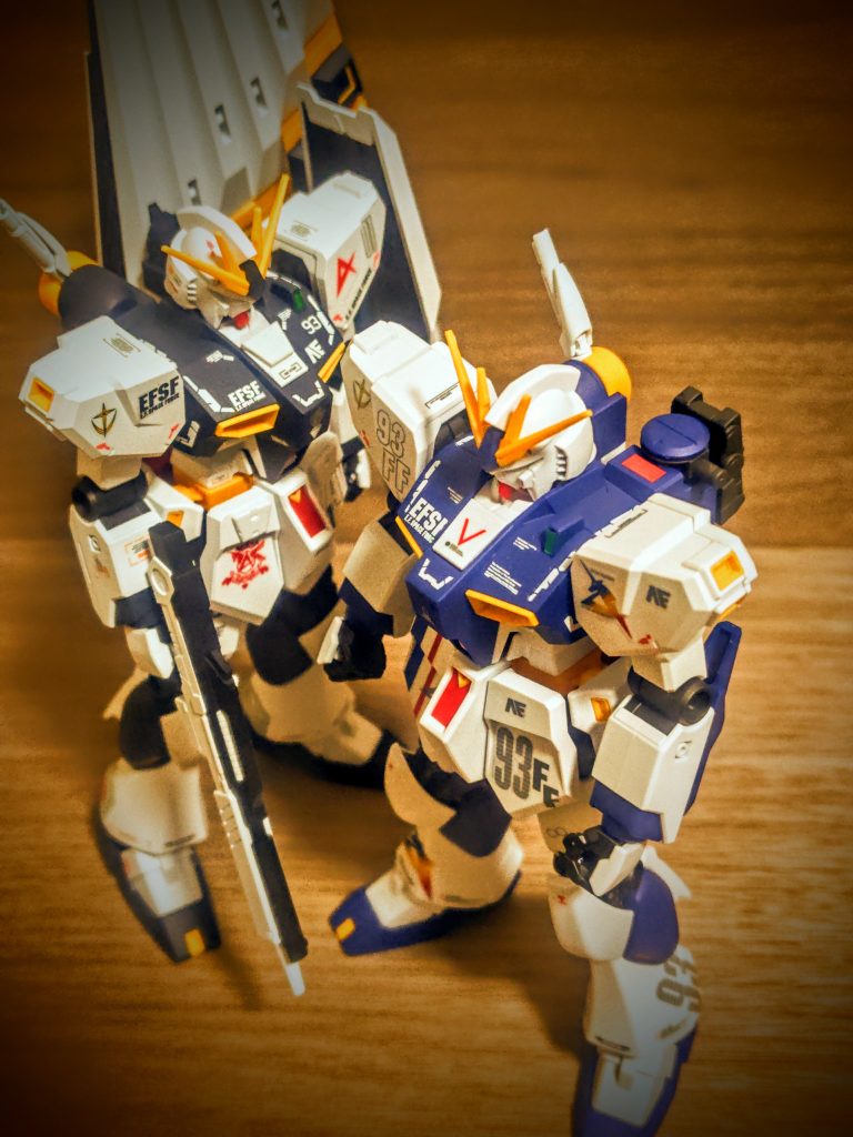 というわけで、ありがとうございました。そして友人にも感謝。非常に良いキット、カッコイイモデルでしたよ。νガンダムはもはやエントリーグレードがオプションパーツのフィン・ファンネルもあって決定版に感じます。MGもRGもPGも高いし、作るの大変そうだし（笑）。エントリーグレードで充分。そんな中でこの福岡サイドFモデルは非常に美しいカラーリング。ロングレンジフィン・ファンネルも新規で付けてくれて、なかなか魅力的なキットです。ロングレンジフィン・ファンネルは複数欲しいですね、流石にこれはなかなか手に入りませんが、ノーマルカラーのνガンダムの背中にダブルフィン・ファンネルを、そしてこのロングレンジフィン・ファンネルを右手に持たせて、それもまた楽しそうです。ちょっと掘り出し物を見ておきましょ。それではまた次回になります。まだまだ寒いので体調管理に気をつけましょうね。ではまた。