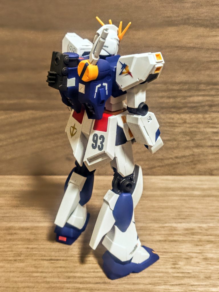 ほら、、って、これだと昔のGフレーム時代のびんぼっちゃまスタイルやないか（笑）。「まるで、まるで進歩していないっ！？」いや、違うんです、あまりにカラーリングがスタイリッシュなので、色にしてもデカールにしても、本当に手抜きではなく(お手軽だけど)、ほぼ成型色フィニッシュ、ほぼ小さいものは貼らず、でカッコイイんですよ。まぁ、目立つ大きいのは貼ってますがね（笑）。