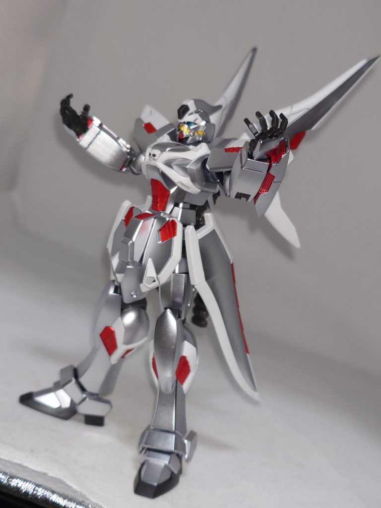 元のシルバー成型色をころしたくはなかったので、そのまま流用。赤はメタレッドにて塗装