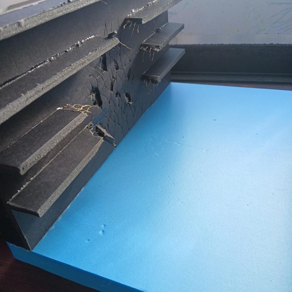 いつも通り、基本百均のモノを使用して安く作ります🤭✨本体はダメージ加工、鋳造表現でリアルに見える様に頑張ります(ง •̀_•́)งすんごい錆びさせる予定です✨（2枚目）