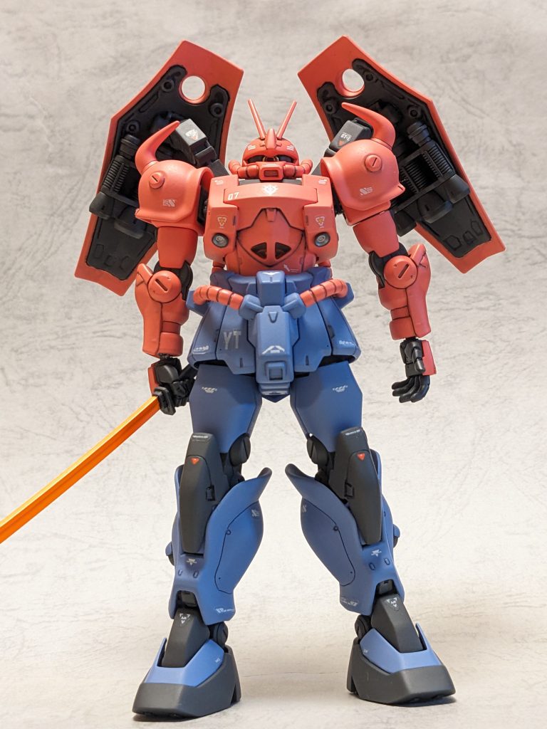 前作の弁慶ドムに続き、今回は相棒とも言える義経グフを作りました。義経＝牛若丸の軽やかなイメージからパイロットは女性ということにしました。