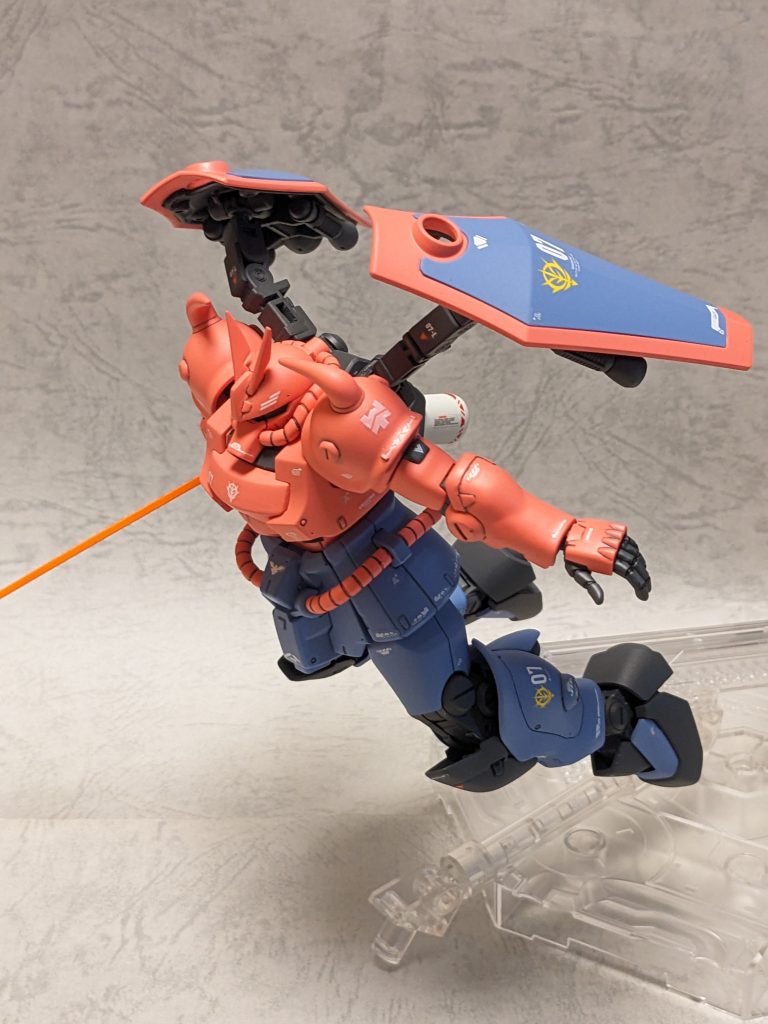 すんごくイマイチな感じですが、一応スタンドを使い飛翔ポーズを取らせてみました。