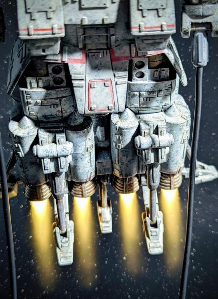 サイコミュ・ザクが異様に好きなゆえん、この大型ロケット計8門から噴射される推進力✨通称AMBAC「Active Mass Balance Auto Control（能動的質量移動による自動姿勢制御）」がないこの機体は、ブースター吹かせてむりくり姿勢制御しないといけないですが、それを物ともしない推進力❗️たまりませんっ🤤