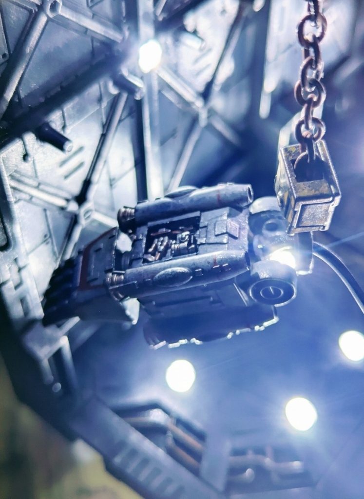 このメカパーツはスター・ウォーズの戦闘機のものをおゆまるレジンで複製、埋込みました😸こんなクレーンの吊り方ありえませんが、お目汚しご勘弁ください(_ _)&nbsp;あぁ、もう少しでアップできます(ﾟ∀ﾟ)💫フラフラです笑マリポーサ描く気力が、、、笑