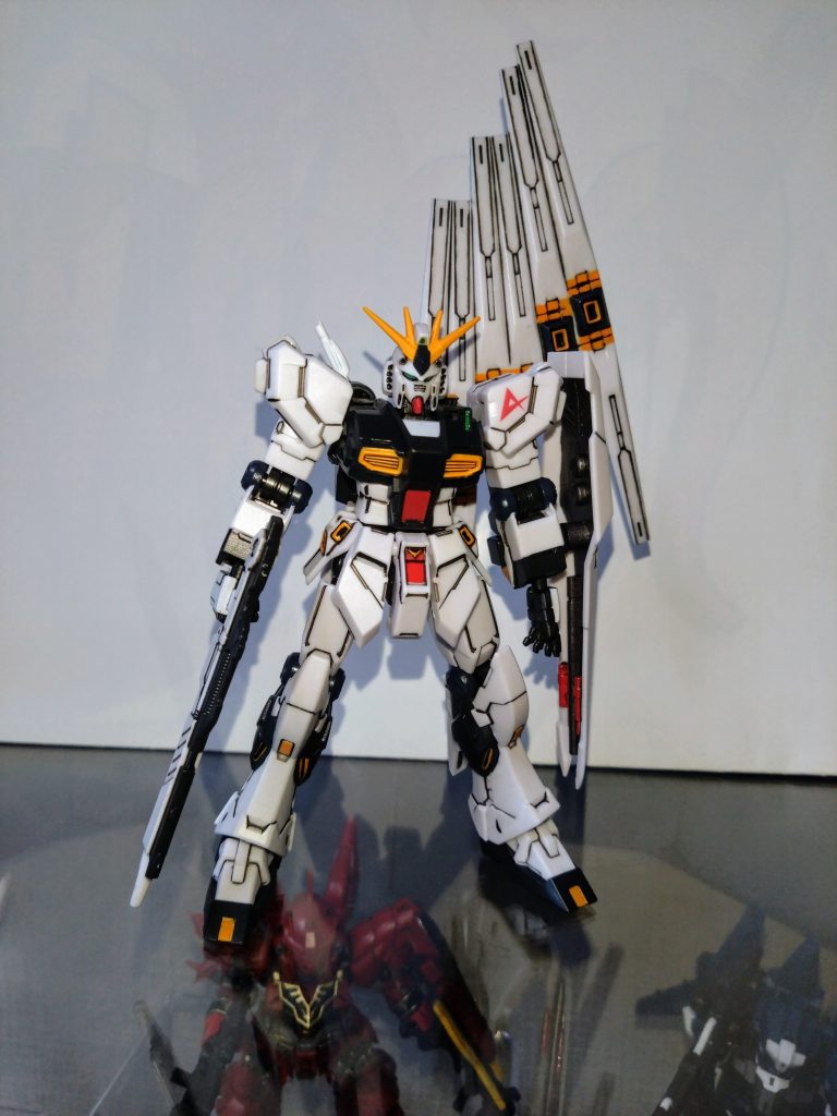 水性ホビーカラーとMr.カラーを筆塗りで部分塗装し、半光沢トップコートで仕上げました。