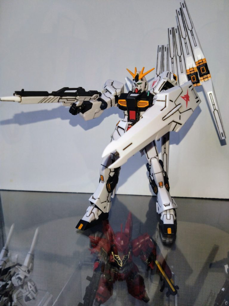 スミ入れはエナメル塗料のブラックとガンダムマーカーの併用です。