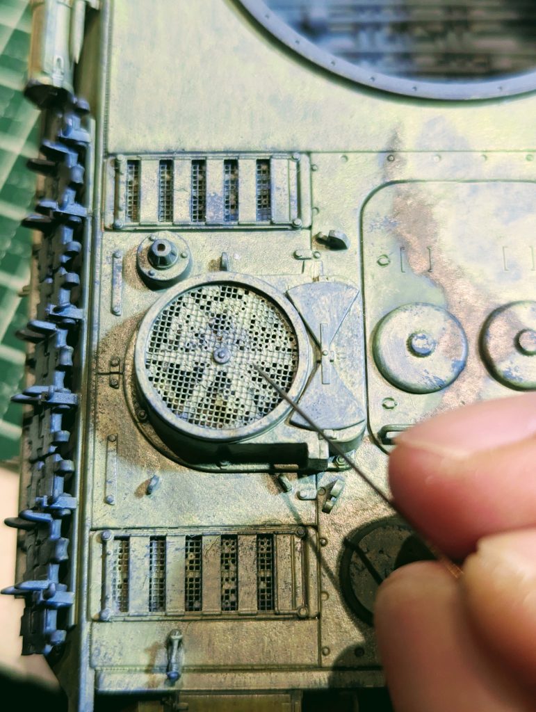 作品名：【迷彩チャレンジ②】針で？<p>せっかくのエッジングパーツなのですが、 毎回塗料で埋まってしまいます😿 筆塗りなら埋まらないかと思ってましたが、 キッチリ埋まりました(；´∀｀) メタルプライマーが多いのか… 塗料が多かったのか… 依然として迷宮入りで [&hellip;]</p>
