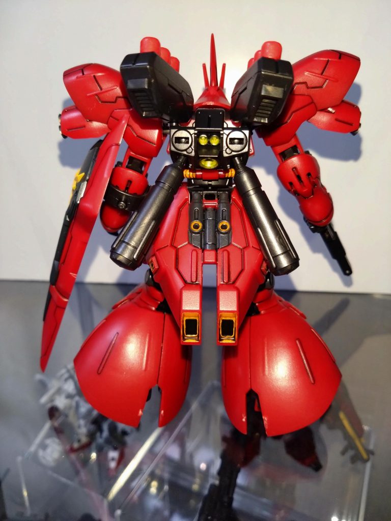 各所スカート内にバーニアを追加し、モノアイをHアイズで立体化しました。