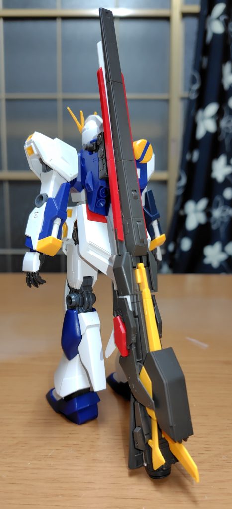 本機の目玉・ロングレンジ・フィンファンネル。大火力のファンネルという設定。