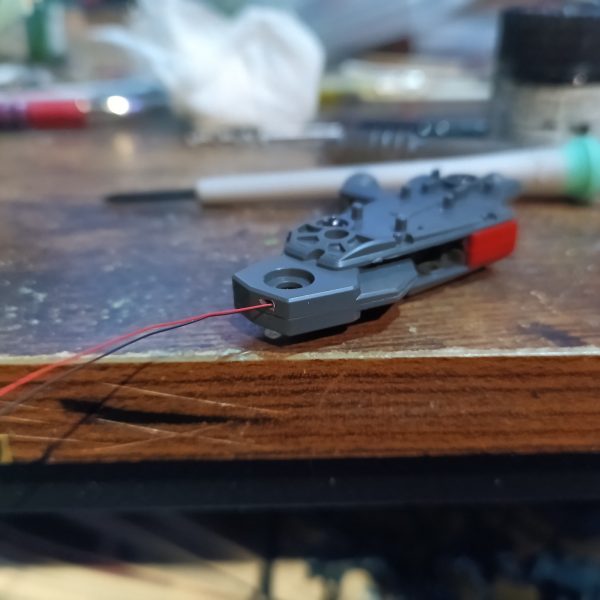 リアスカートのバーニアは写真撮り忘れました😅💦今回は台座を使ってパッケージアート風に飾るので大地には立ちません🤣😅💦（3枚目）