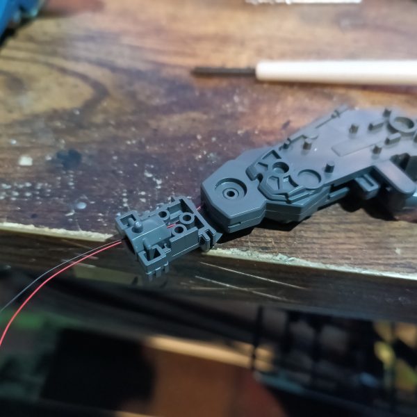 リアスカートのバーニアは写真撮り忘れました😅💦今回は台座を使ってパッケージアート風に飾るので大地には立ちません🤣😅💦（4枚目）