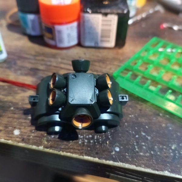 センサーはWAVEのクリアパーツに変更してグリーンを入れました☝️バーニアは6灯も😅💦何気にバーニア祭りになりそうな予感😅💦（2枚目）