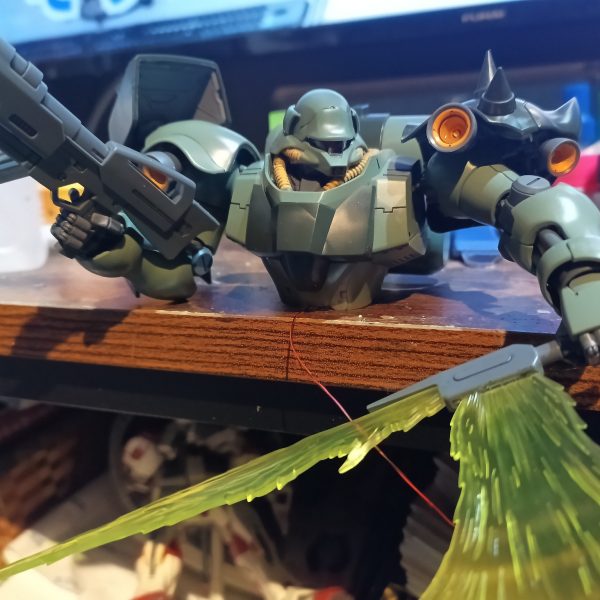 上半身結線完了です👍写真撮り忘れましたが、肩アーマーのバーニアにも入れてます😅👍（7枚目）