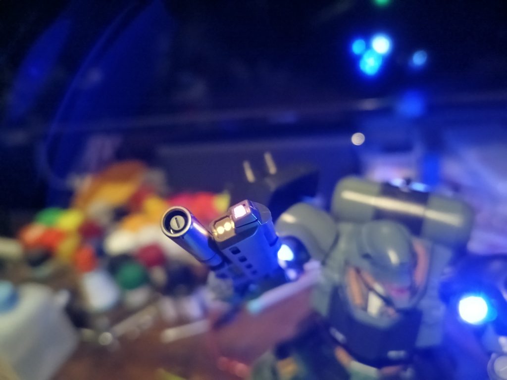 ビームライフル、センサーはピンクにして銃口はオレンジに☝️