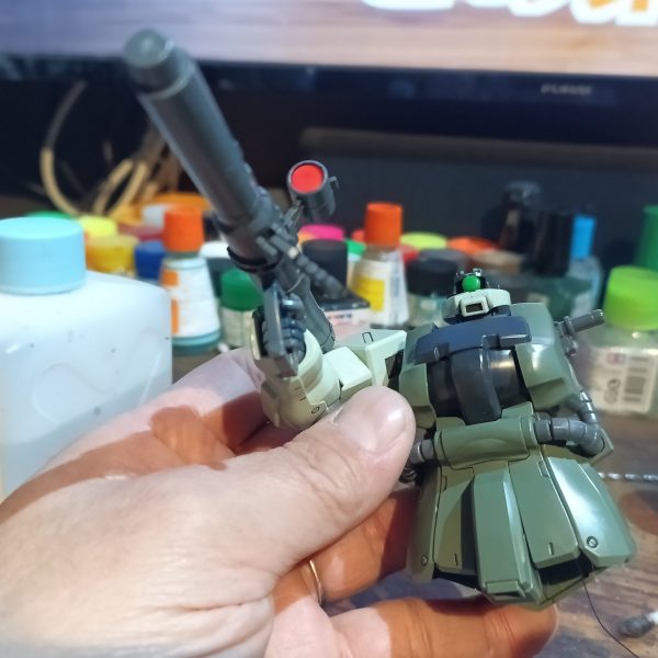 かなり中途半端ですが上半身の結線完了です😅💦上半身と腰部が一体化している珍しい構造、しかもモナカ割り😅💦ABSパーツは古いキットならではのギッチギチ😱💦（4枚目）