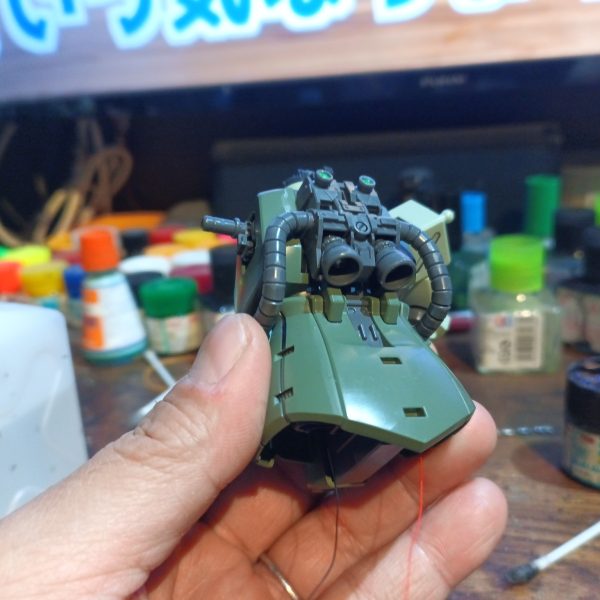 かなり中途半端ですが上半身の結線完了です😅💦上半身と腰部が一体化している珍しい構造、しかもモナカ割り😅💦ABSパーツは古いキットならではのギッチギチ😱💦（5枚目）