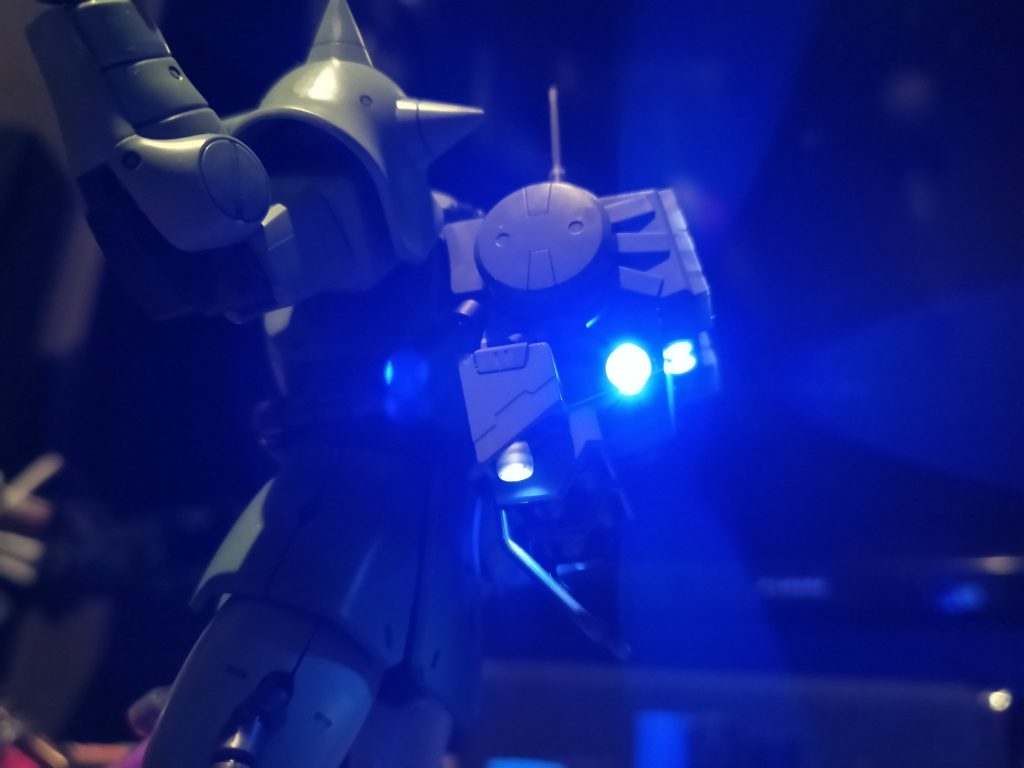 上部下向きと横向きバーニアはブルー、マインコンテナ脇のバーニアはホワイト☝️