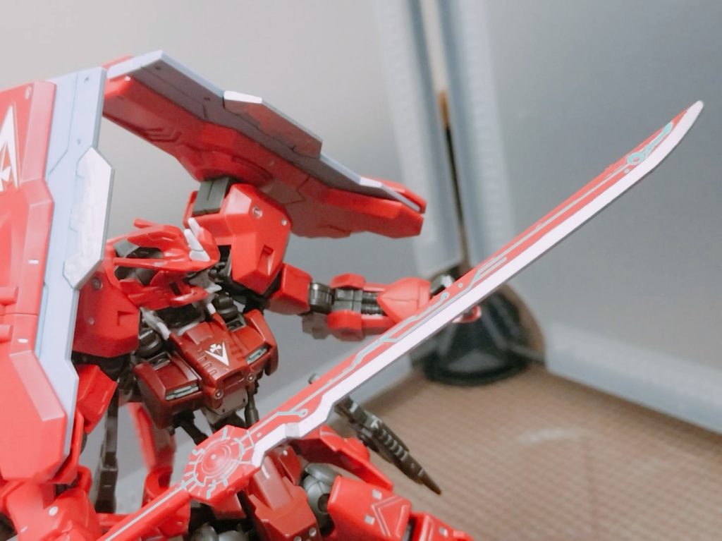 抜刀すると鬼狩りの鎧武者みたいになるから不思議です