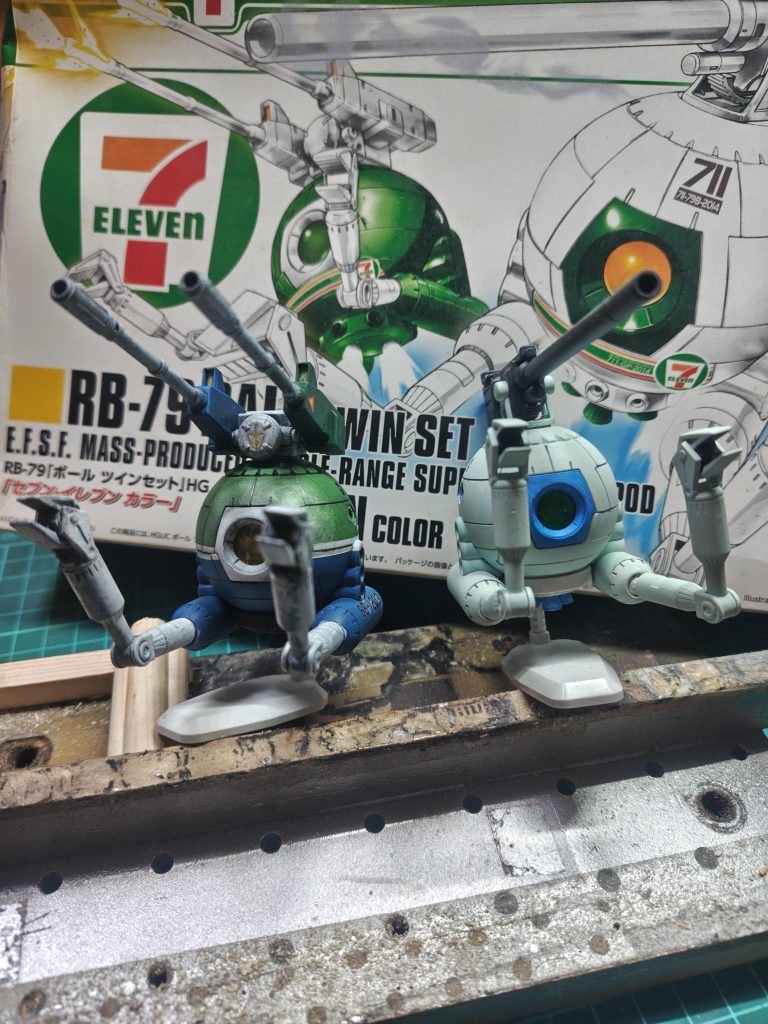 ファミー・リマート中尉機(左)ソン・ロー少尉機(右)セブンイレブンさんごめんなさい