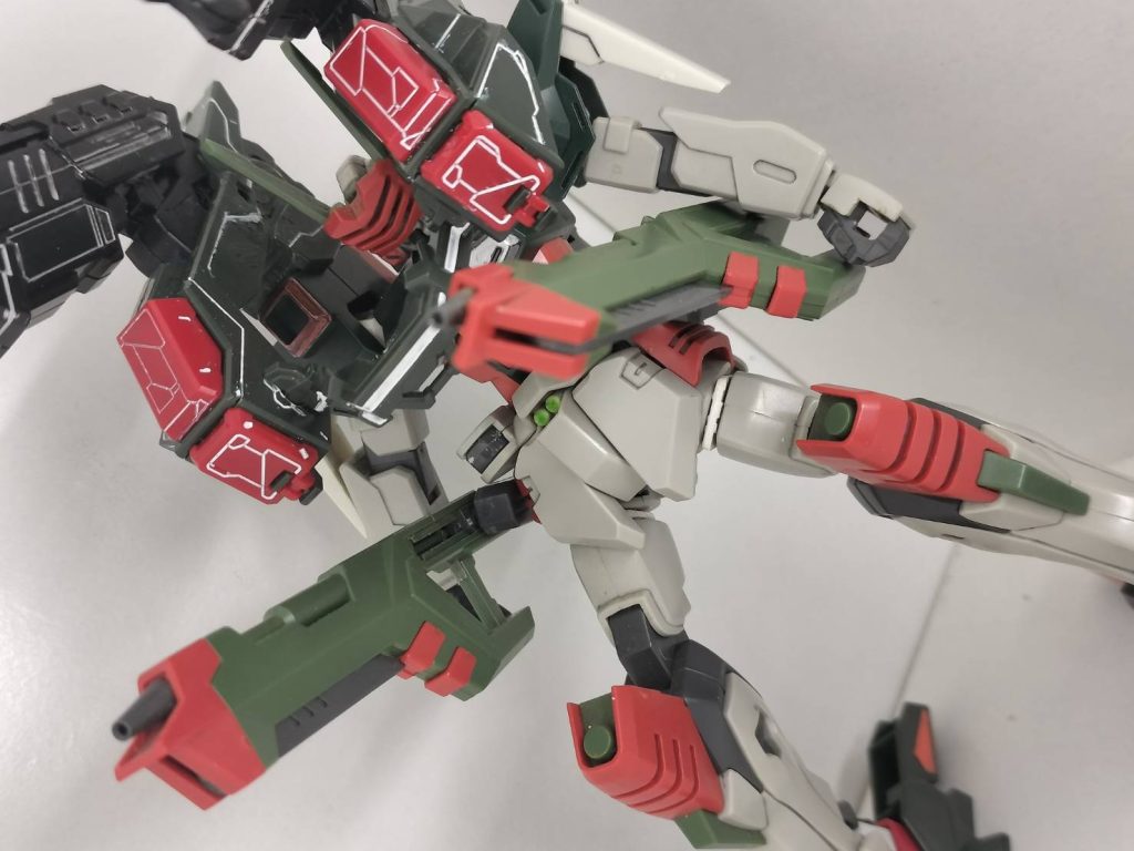 鉄仮面みたいなマスクに憧憬し、ほかの方の作例を参考に奮闘しましたが、立ち行かないことが多々ありました。