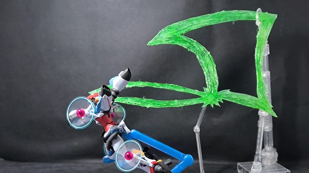 流石に本編ほど大きくはないけどGQuuuuuuX本体とのバランス自体は良い感じかなと思いますビームサーベルの取付部分をそのまま移植したのでもちろんGQuuuuuuXに持たせられます