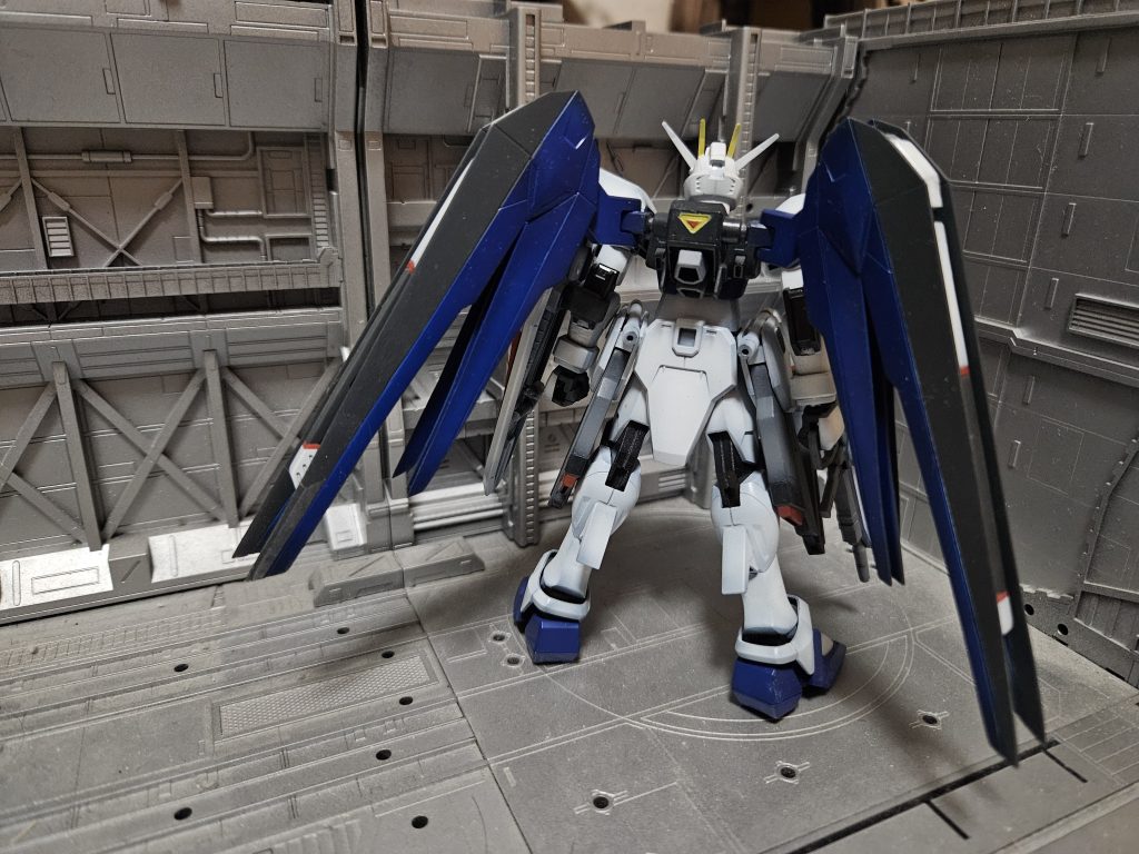 腕とか太股も延長してスマートに見える