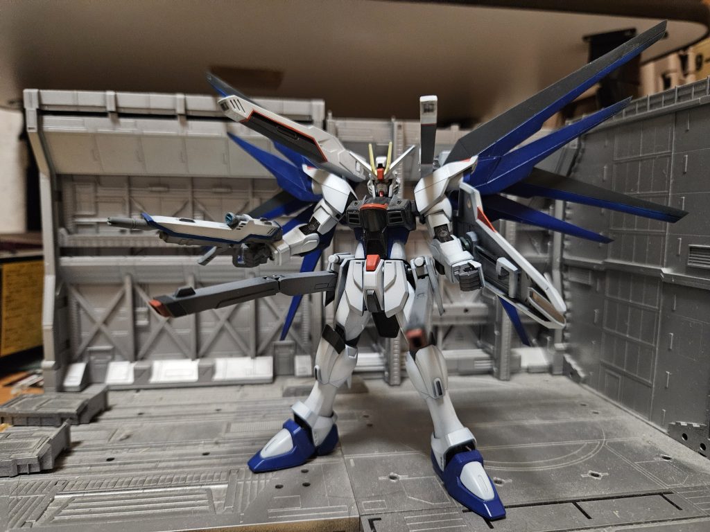 できないとでも思ったか？(ﾀﾞﾆｨｯ!?)パラエーナの根本に当時のMGに似た機構を組み込んでたあとクスィフィアスの根本もBJ化してたから射角を拡げれたりシールドのグリップを別パーツ可動化したり