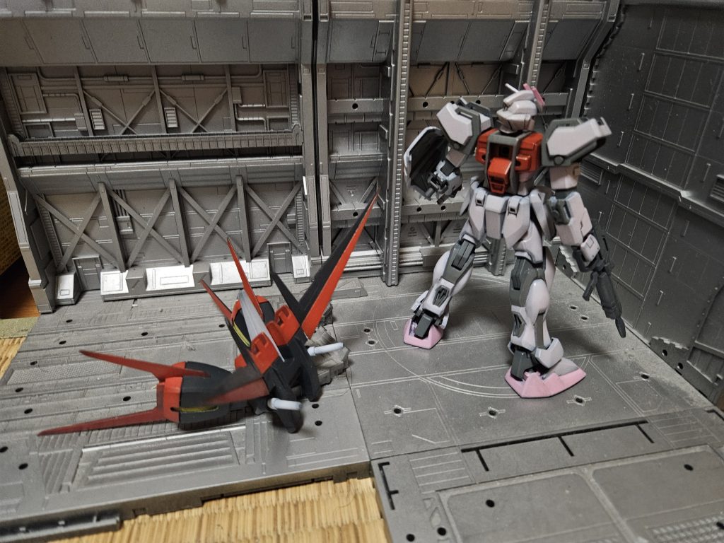 エールストライカーは宇宙にいた時と地球に降りてきてからとウイングの大きさや仕様が違うらしいので今回のエールは初期のVer.1のイメージ