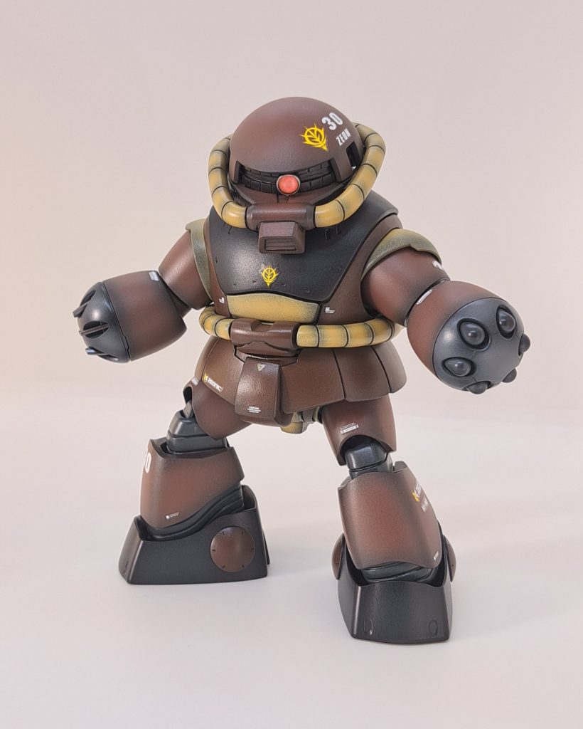 頭とスカートと動力パイプがザクであとはアッガイさんです