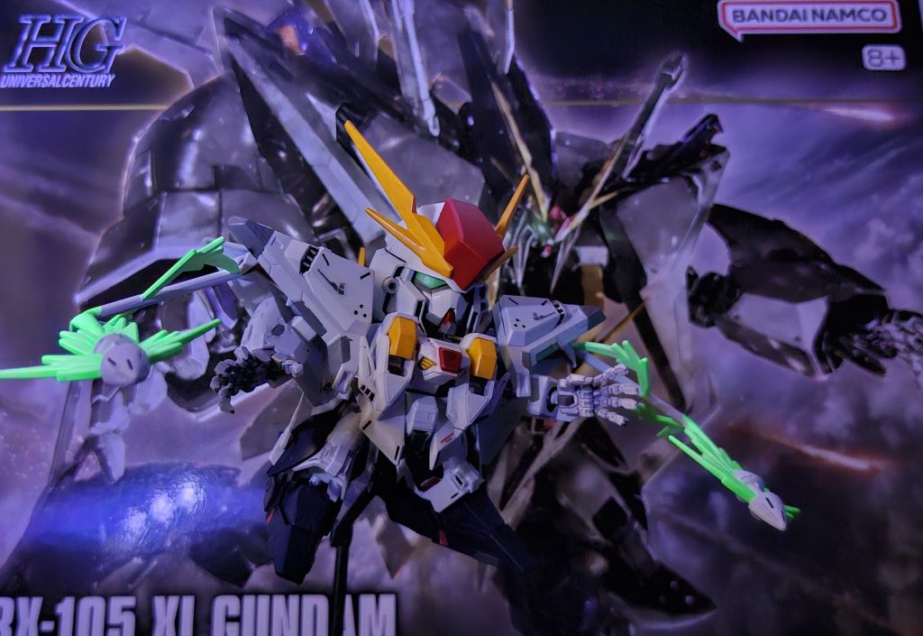 蛍光塗料でファンネルミサイルの軌跡が光ります。光ることにさっき気付きました。