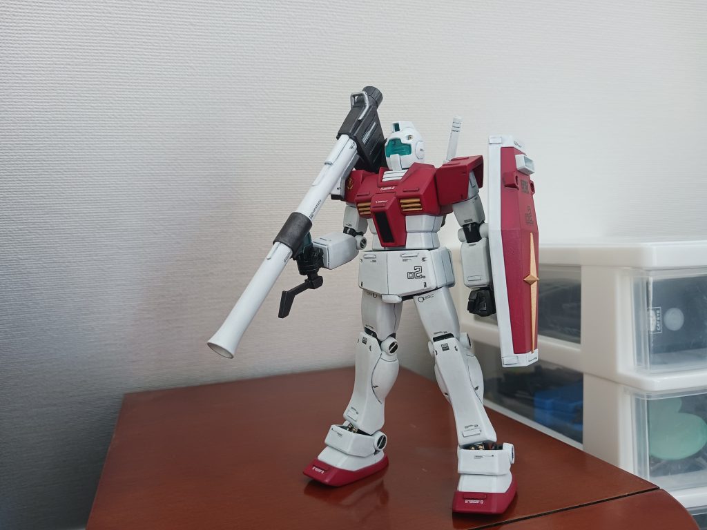 完成後、ラックが干渉してバズーカが構えられないことに気付きました。😢