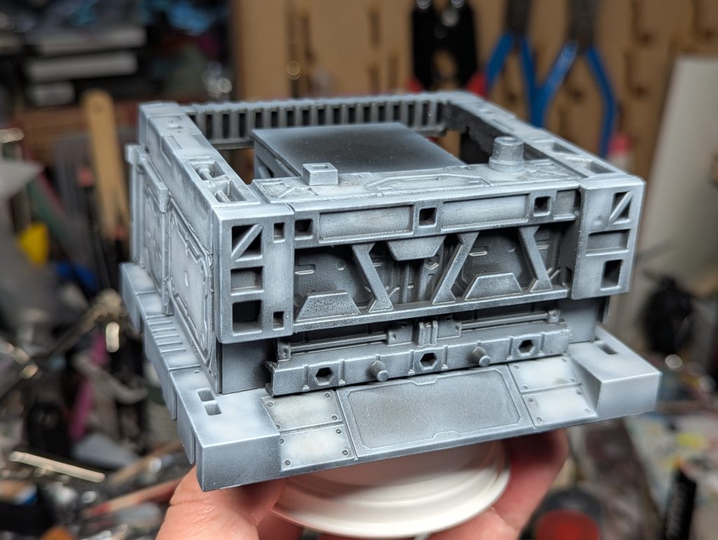 山田化学のディスプレイベースを改造して台座を制作しました