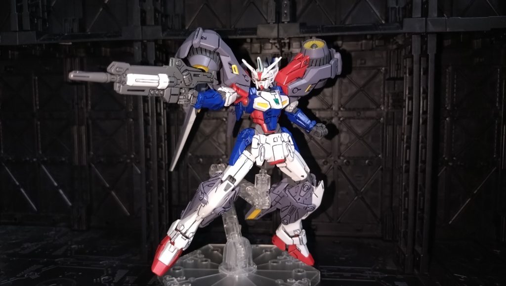 ライフルを構えるポージングがしっくりくる。