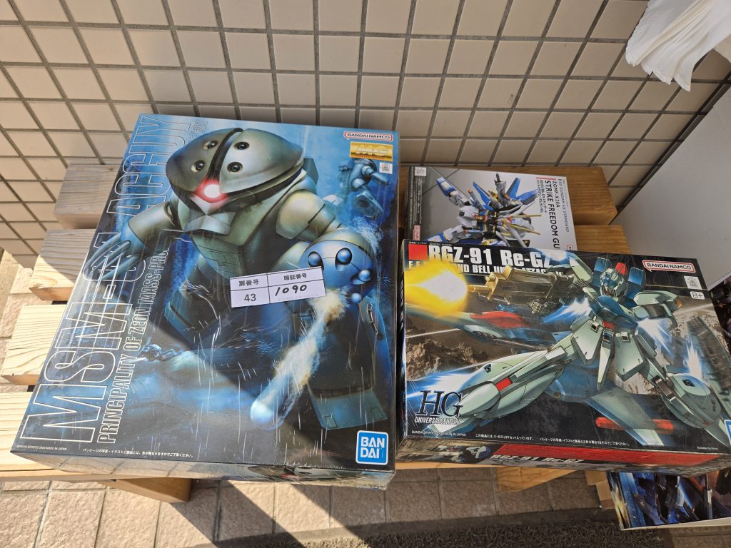 ガンプラ自販機なるモノの景品でした&nbsp;