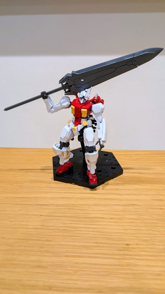 そして今回一番ハイライトしたいのはこのゲルググGQ。注目ポイントはこのチンピラみたいな立ち方。メンチを切ってるような顔の傾き、激しく腰パンしてそうな姿勢、ちょっとだけ斜め前から撮ってるのもポイント。懐かしのPS2ソフト 侍の坪内八郎が思い浮かぶ(坪八は下段構えだったけど)