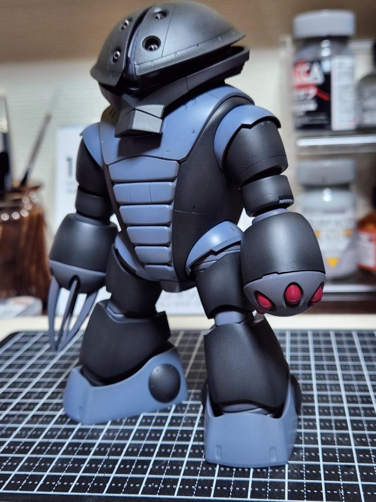 作品名：出来る男になりたい…<p>気分転換にHGアッガイを塗っていました。基本塗装は出来たと思ったけど、乾燥してみたら少し違和感ありました。なかなか思う様に表現出来ないし、技術と知識不足を痛感しました。今年も楽しみながら精進したいと思います。</p>
