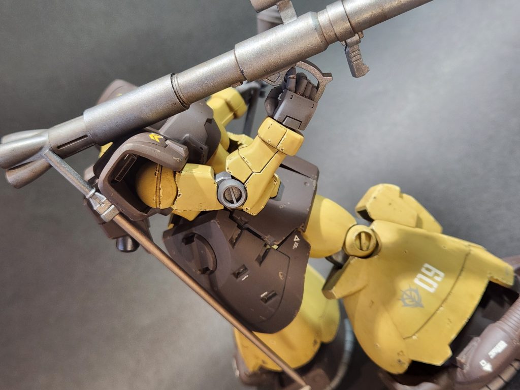 ヒート剣は発熱前なので鈍い鉄色で塗装しました。濃いブラウン部分のウェザリングは、まだまだ検討して上手く表現出来るようになりたいです。今後の課題になりました。