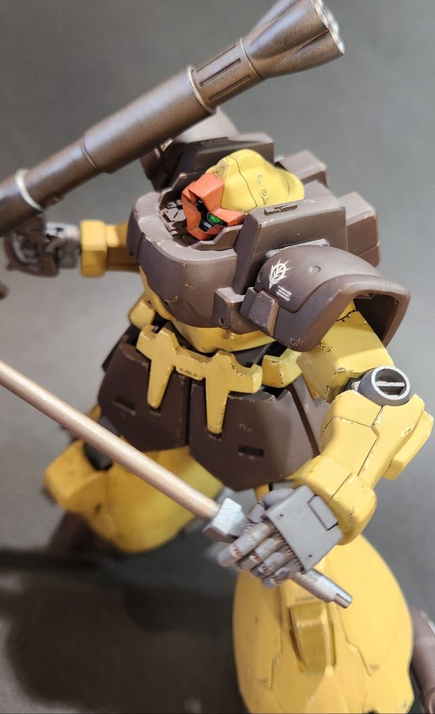 顔前方が寂しく感じたので、首周りのモールドを作りました。今回はスジ彫り等は一切入れずに、モールドの彫り直しだけにして、映像作品寄りに仕上げました。またキンバライト基地隊の機体を作れたら並べてみたいです。戦う漢たちの誇りや意地を表現出来るように頑張ります!