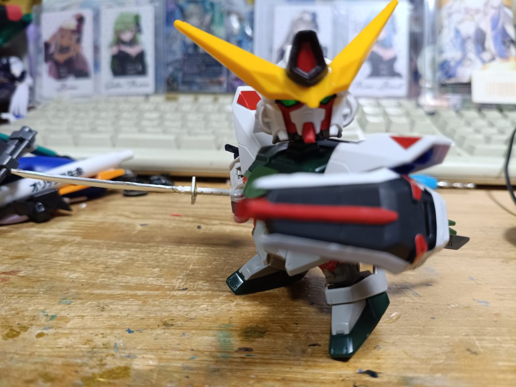 刀を 持つ手の穴が小さすぎて最後まで持てない 穴広げたら他の武器が持てないと言う罠(´;ω;`)