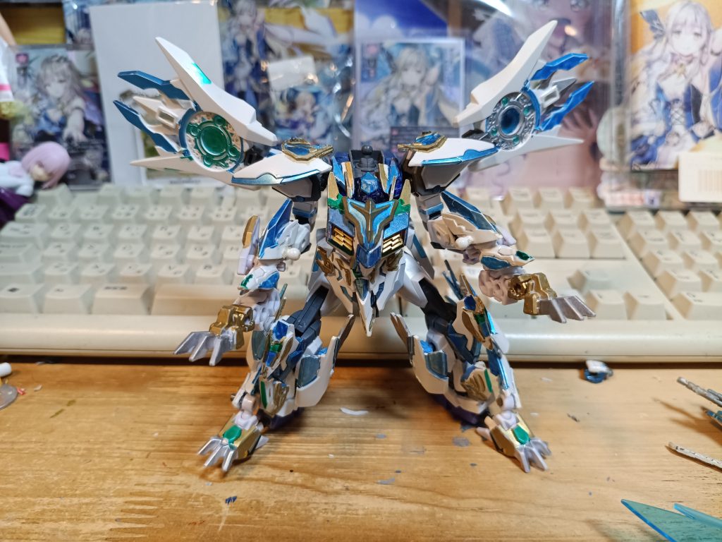 上の画像と変更点肩パーツを変更しました