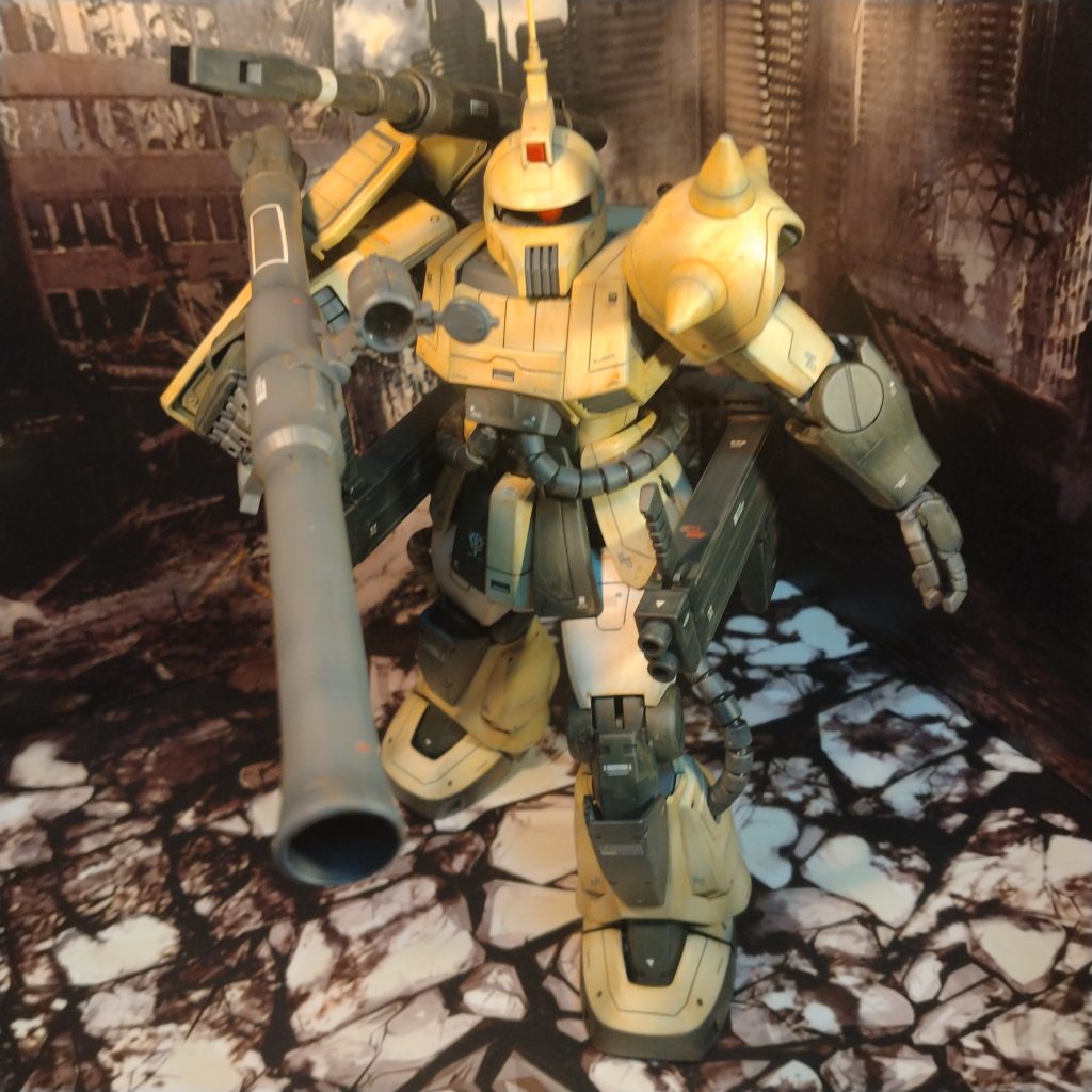 今回はいつもやらない事が多数あってモノアイもその1つで、キットのままのモノアイを使いレジン液で球体にしてます！😄勿論ブラックライトに反応します！😀