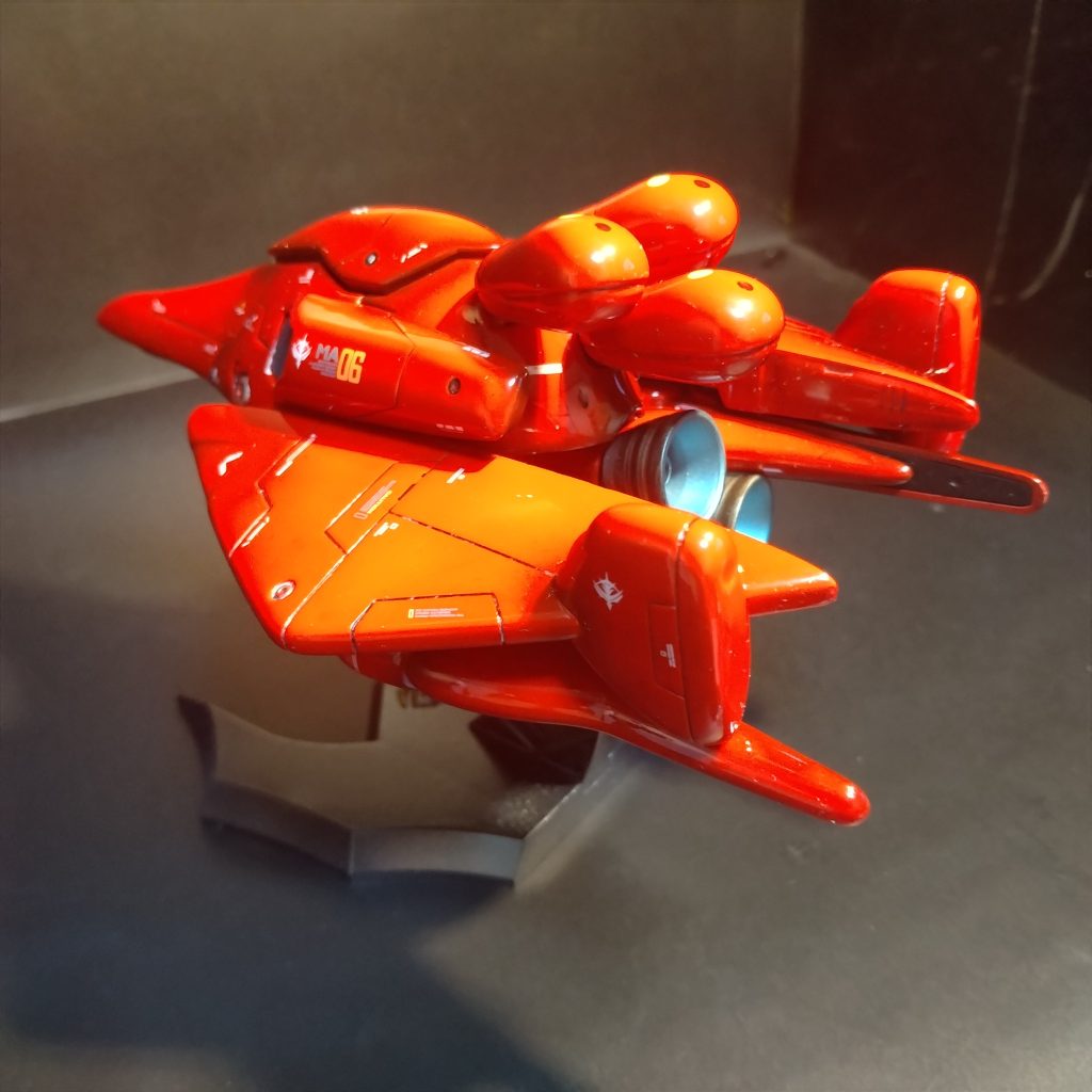 HGヴァル・ヴァロでした！鏡面仕上げと言う面倒くさい事をどうせするなら、塗装表現でも楽しめる様に塗装して見ました！😀どうだったでしょうか?普段はフラット仕上げが主になってるので、たまには違う塗装表現もした方が楽しんで頂けると思いやりました！😄まぁアニメで見たヴァル・ヴァロが每日コツコツ大切に整備されてるのだから当然、綺麗に大切に磨き上げて光っていたはずだと！私はそう考えました！😄ある意味これもリアルを表現した事になるのでは無いでしょうか！😄😄次はまだ決めてませんが、ホントに手持ちのガンプラが旧キットか私なりに温めてるザクとノイエ・ジールしか無くて1つ簡単に手を付けれるとしたらデミバーディングくらいでしょうか?旧キットかデミバーディングか？はたまた別のキットか色々思案してみようと思います！制作ストーリーから観て頂いた方、ここまで観覧して頂いた方々観覧有難う御座いました！！😄次回も観覧宜しくお願いします！😀