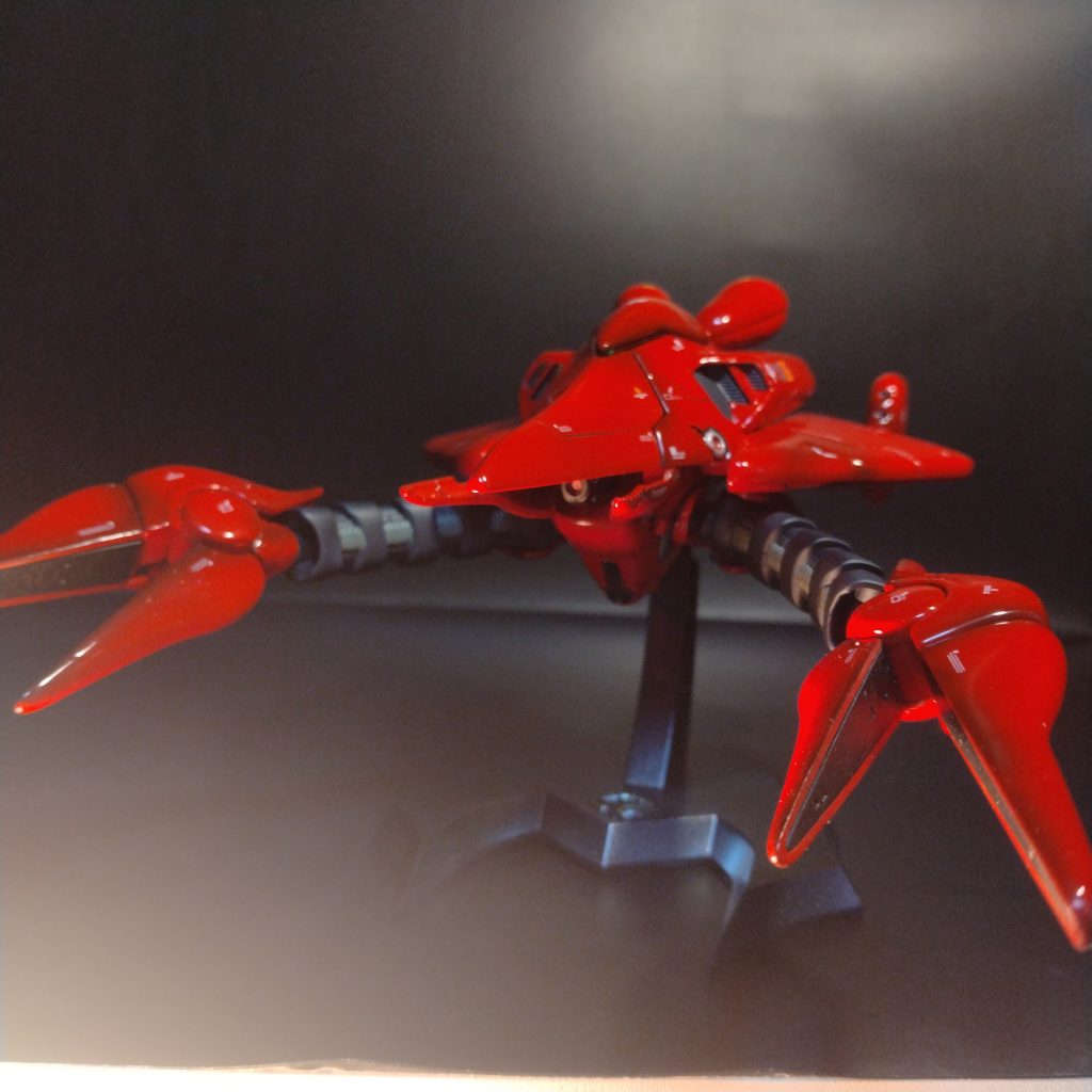 この画像くらいの光量だと限りなく赤に見えるのが分かると思います！要は光量で塗装表現を楽しめる様に塗装しました！😀