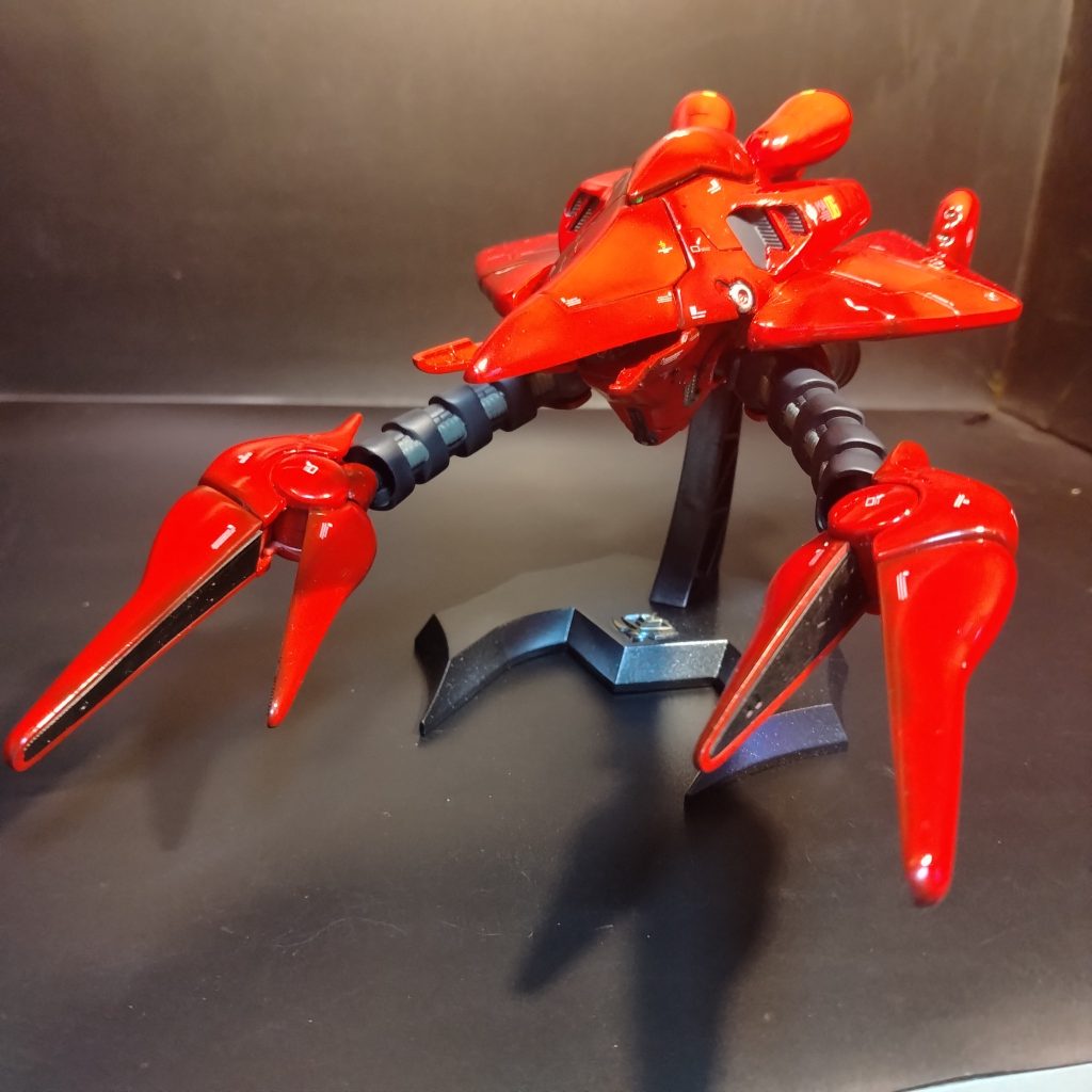 これも光量を落とした画像になります!😀HGヴァル・ヴァロでした!鏡面仕上げと言う面倒くさい事をどうせするなら、塗装表現でも楽しめる様に塗装して見ました!😀どうだったでしょうか?普段はフラット仕上げが主になってるので、たまには違う塗装表現もした方が楽しんで頂けると思いやりました!😄まぁアニメで見たヴァル・ヴァロが每日コツコツ大切に整備されてるのだから当然、綺麗に大切に磨き上げて光っていたはずだと!私はそう考えました!😄ある意味これもリアルを表現した事になるのでは無いでしょうか!😄😄次はまだ決めてませんが、ホントに手持ちのガンプラが旧キットか私なりに温めてるザクとノイエ・ジールしか無くて1つ簡単に手を付けれるとしたらデミバーディングくらいでしょうか?旧キットかデミバーディングか?はたまた別のキットか色々思案してみようと思います!制作ストーリーから観て頂いた方、ここまで観覧して頂いた方々観覧有難う御座いました!!😄次回も観覧宜しくお願いします!😀