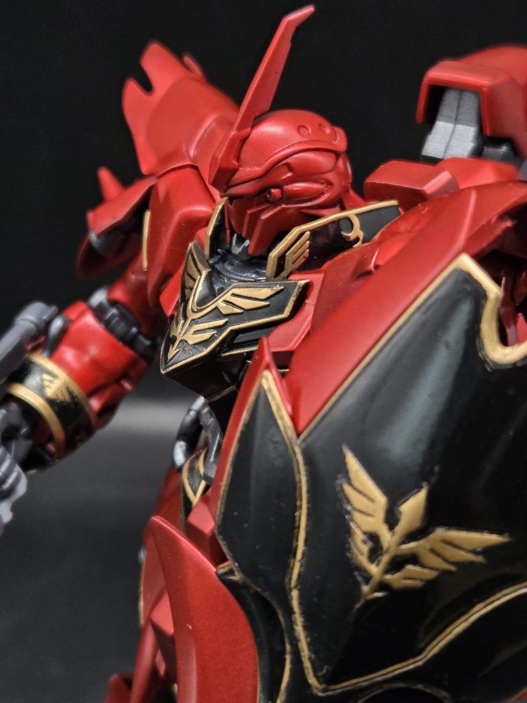 今回キラキラのレッドにしたかったんで、銀下地から高級塗料のパールプレミアムレッドを吹いて、高級感のあるレッドに仕上げました。