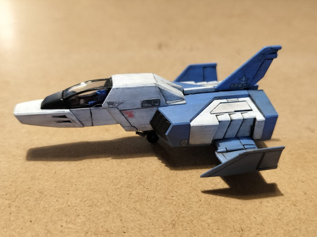 キットのシールを貼ったはいいがシールの厚みで段差が目立ってしまい後悔