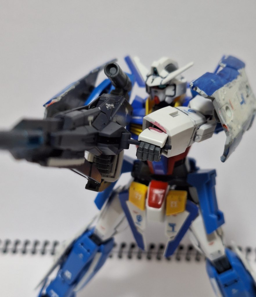 ライフルはAGE1のものにユーラヴェンガンダムの部品をつけた気がします。四肢はアデルのディーヴァカラーのもの、フロントアーマーはAGE1レイザーのもの、両肩シールドは30MMのものです。