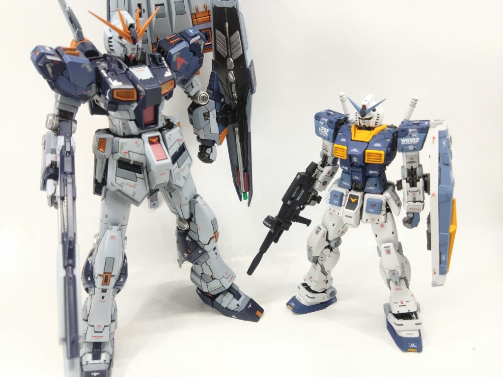 こちらが過去作のRX-78とのツーショット。原作のRX-78からRX-93への進化を独自のカラーでやったという感じです。デカイですねー